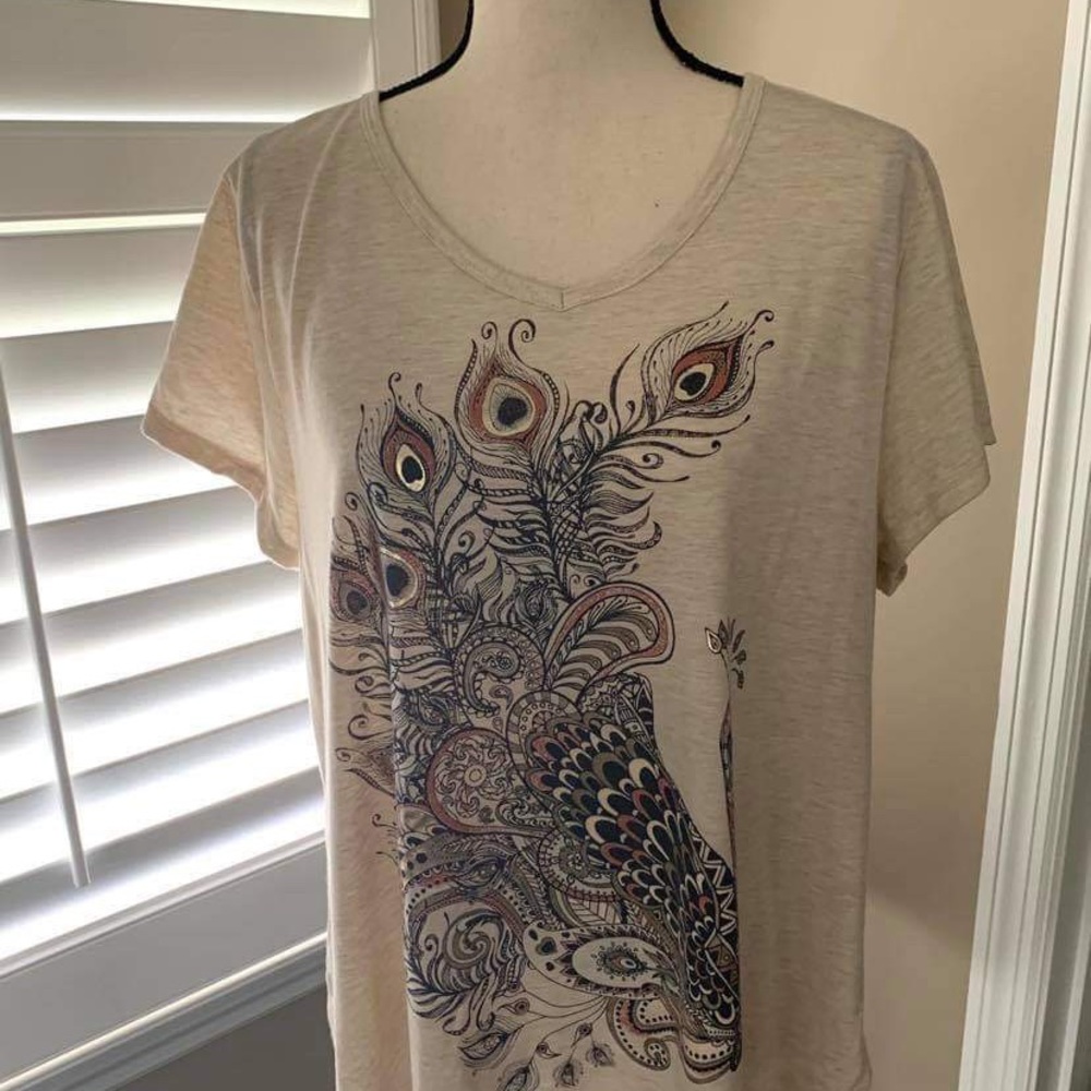 XL super cute peacock shirt.  Soft,tunic length